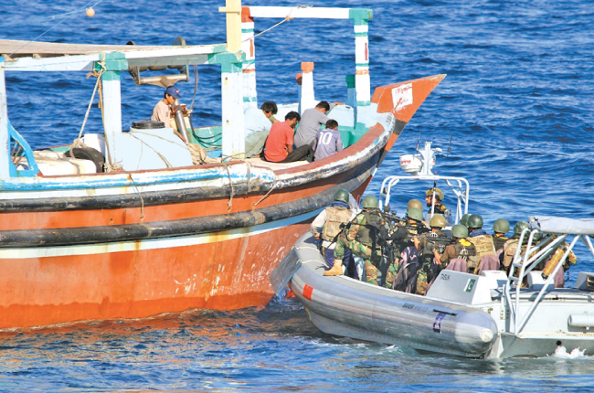 අරාබි මුහුදේ දී පාකිස්තාන නාවික හමුදාව අයිස් කිලෝ 2,000ක් අල්ලයි ! වටිනාකම ඩොලර් මිලියන 130ක්