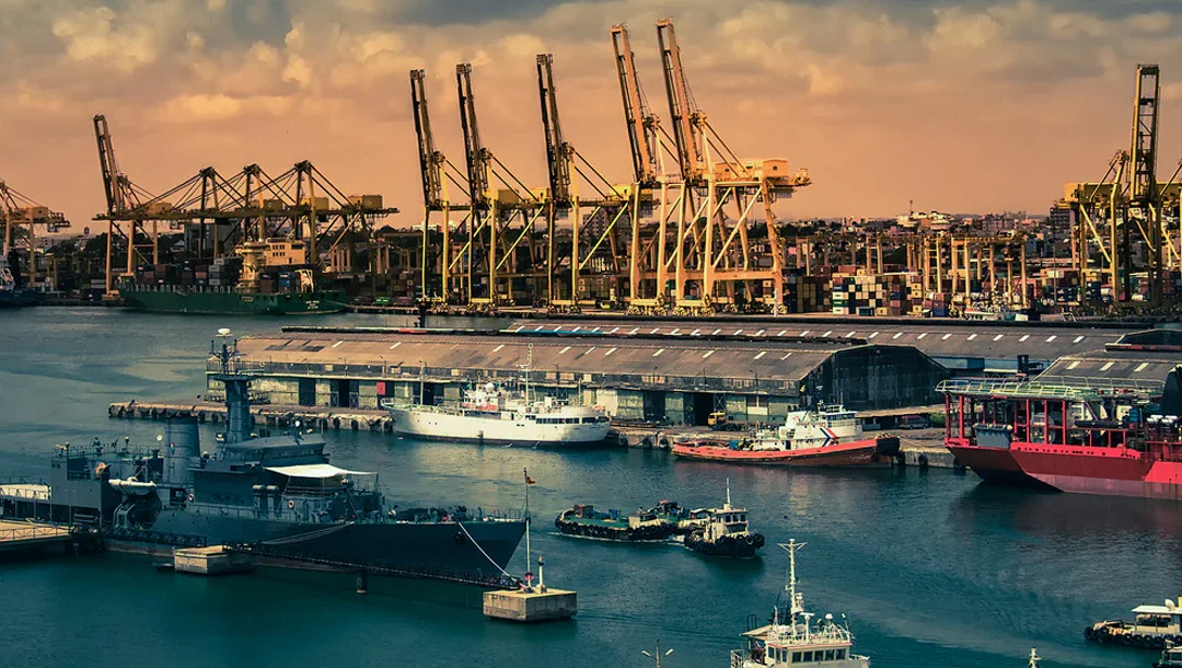 කොළඹ වරායේ සිට කොළොන්නාවට තෙල් නල තුනක්