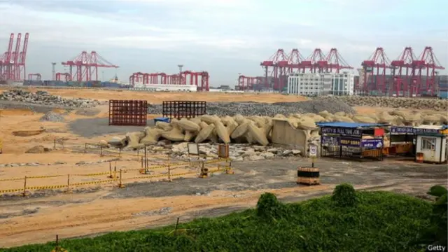 IMF බදු උගුලේ පැටලුන වරාය නගරය