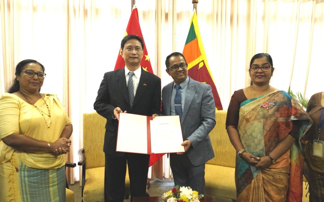 සමස්ත චීන කාන්තා සම්මේලනයෙන් ශ්‍රී ලංකාවේ කාන්තාවන්ට සහ ළමුුුුන්ට රුපියල් මිලියන 43ක ද්‍රව්‍ය පරිත්‍යාගයක්