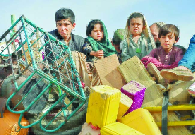 ඇෆ්ගන් සරණාගතයන්ට පාකි­ස්තා­නයේ දොර වැසේ !               දිනක් ඇතුළත 7700ක් පිටු­ව­හල් කරති