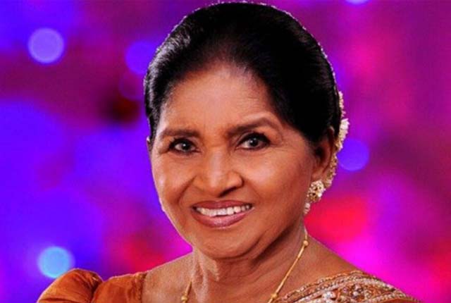 ලතා – මැක්සි දිවි සැරියට සමු දෙයි