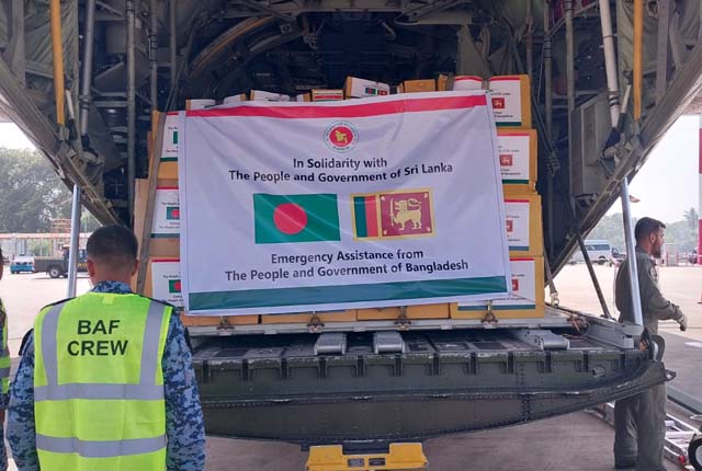 ආපදාවට පත් ශ්‍රී ලාංකික ජනතාවට ආධාර තොග රැගෙන බංගලදේශයේ සහ එක්සත් අරාබි එමීර් රාජ්‍යයේ                 ගුවන්යනා කොළඹට එයි  