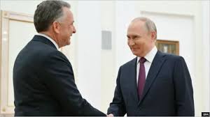 යුක්රේන – රුසියා යුද්ධය සමතයකට පත් කරන්න                    අමෙ­රි­කාවේ විශේෂ නියෝ­ජිත  පුටින් ළඟට එයි