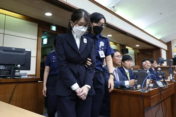 Former South Korean First Lady sentenced to 20 months in prison for corruption !