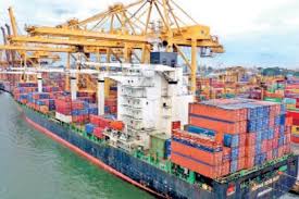 ඩොනල්ඩ් ට්‍රම්ප්ගේ තීරු බදු  විසිවෙයි!                                                 භාණ්ඩ අප­න­ය­න­යෙන් චීනය 2025 දී                                               ඩොලර් ට්‍රිලි­යන 1.19ක අති­රේක ලාභ­යක් උපයලා