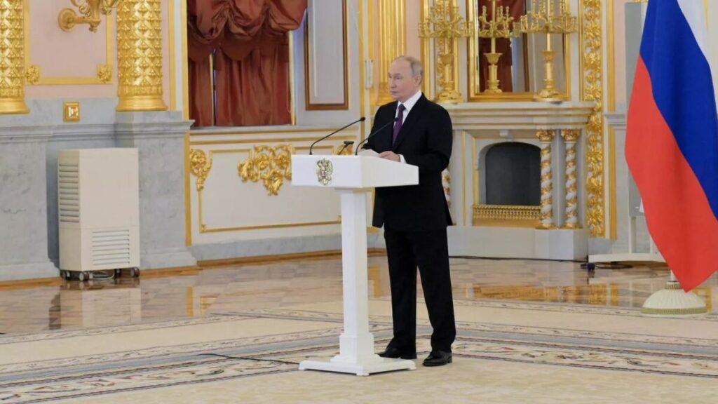 පුටින් තලේබාන් තානාපති ධුරයේ අක්තපත්‍ර පිළිගනී