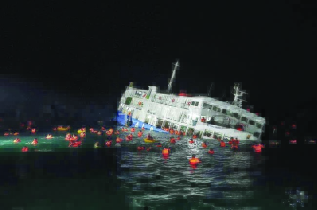 දකුණු පිලි­පී­න මුහුදු සීමා­වේ ගමන් කළ                                                 මගී යාත්‍රා­වක් පෙර­ළී­18 ක් මරුට                                                               – වෙර­ළා­ර­ක්ෂක බළ­කා­ය 317ක් බේරා ගනී