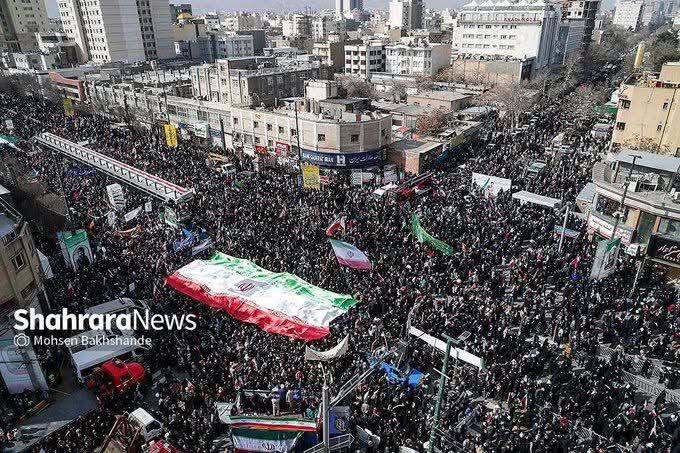 ඉරාන ජනතාව ලක්ෂ ගණනින් විදි බසිති