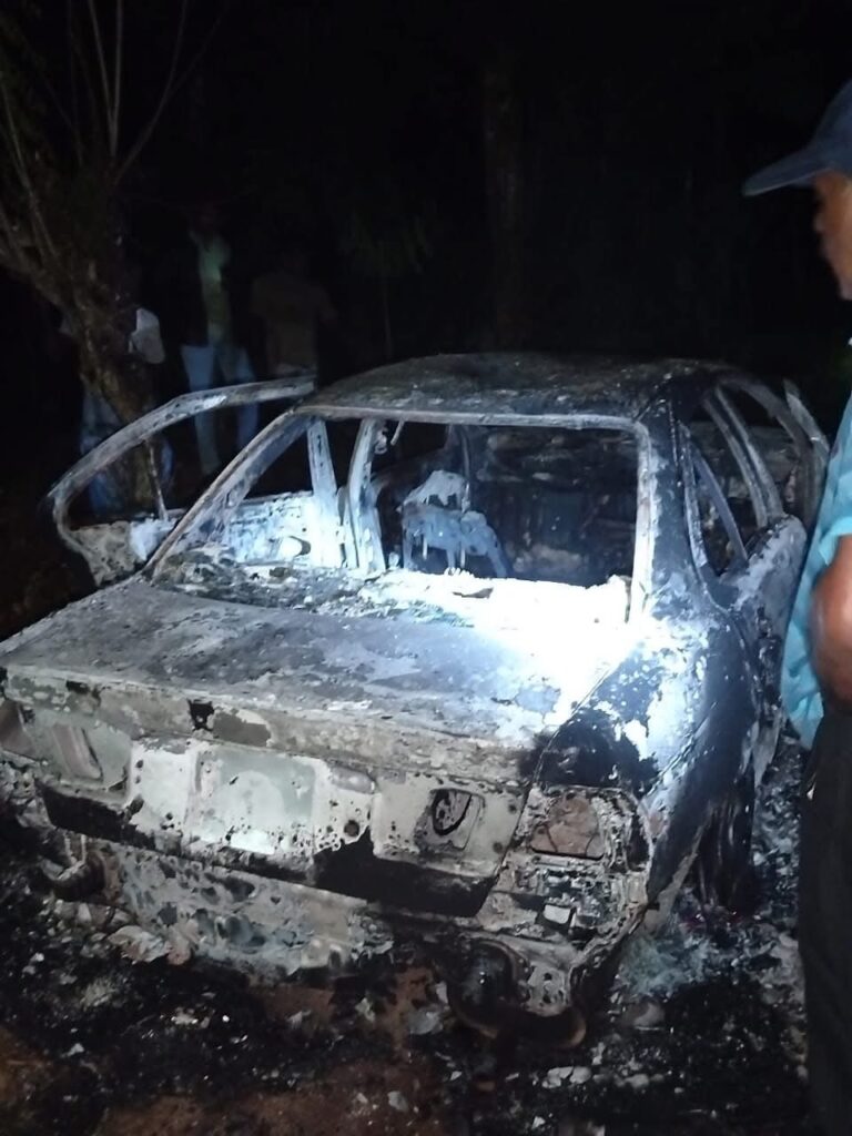 නීතිඥවරයා සහ ඔහුගේ බිරිය ඝාතනය කිරීම:                                   ඝාතකයන් මෝටර් රථයට ගිනි තබා පළා ගිහින්