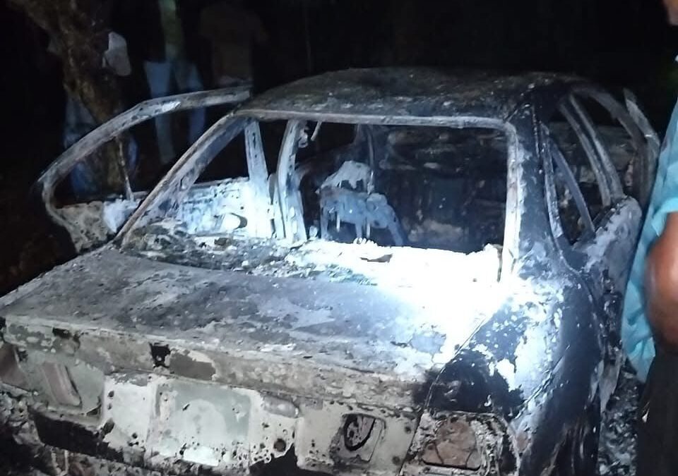 නීතිඥවරයා සහ ඔහුගේ බිරිය ඝාතනය කිරීම:                                   ඝාතකයන් මෝටර් රථයට ගිනි තබා පළා ගිහින්