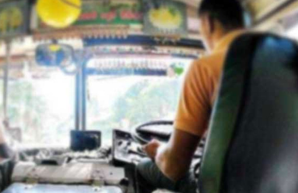 මෙරට බස් රියදුරන්ගෙන් සියයට 60ක්                                                    මත් කුඩු ගහනවා  -– ප්‍රවාහන ඇමැති