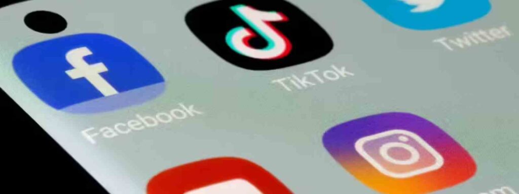 සමාජ මාධ්‍ය ජාල­යන්වලට ඉන්දියාව නව නීති ගෙනෙයි