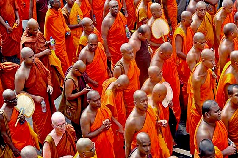 බෞද්ධාගමට සිදු වන අගතිය ගැන ජනතාව  කියන්න          ත්‍රෛනිකායක මහා සංඝරත්නයෙන් පාගමනක්!