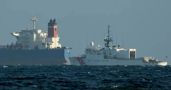 ඉන්දීය සාග­ර­යේදී වෙනි­සි­යු­ලාවේ තවත් තෙල් නැවක්                      අමෙරිකාව ඩැහැගනී