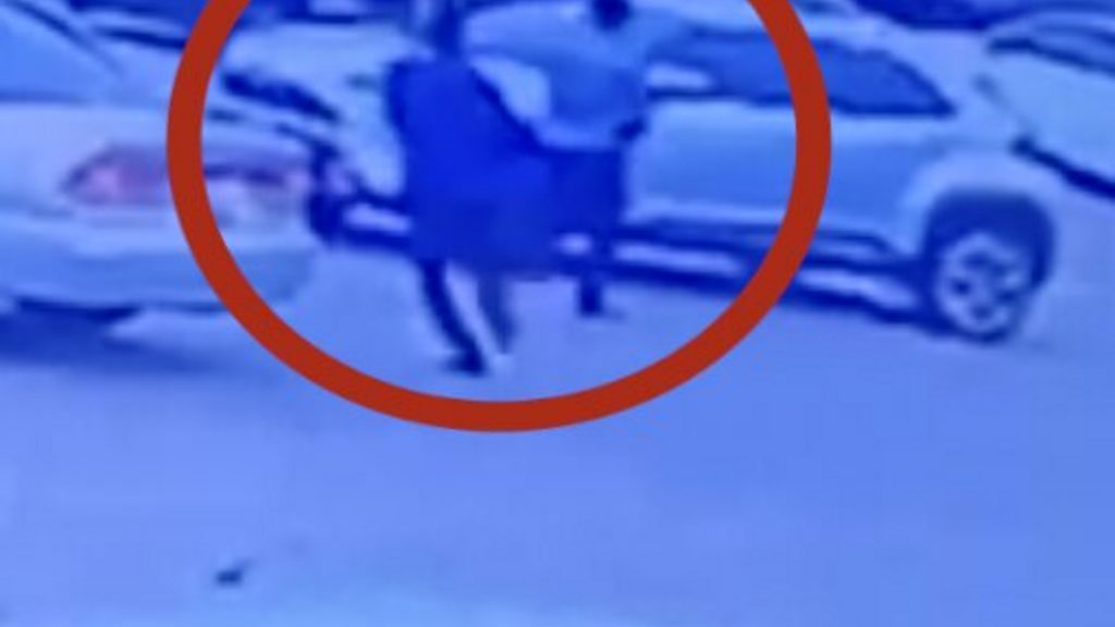 නීතිඥයකු සහ ඔහුගේ බිරිය අකුරේගොඩ දී ඝාතනය කළ                   සිද්ධියේ වෙඩික්කරු කොටු වෙයි