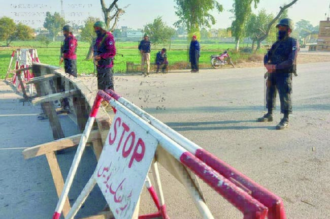 පකි­ස්තාන හමු­දා මුර­පො­ළ­කට ත්‍රස්ත ප්‍රහා­ර­ය­ක් !                               සෙබළු 11ක් සමඟ ත්‍රස්ත­වා­දීන් 12ක් මරුට