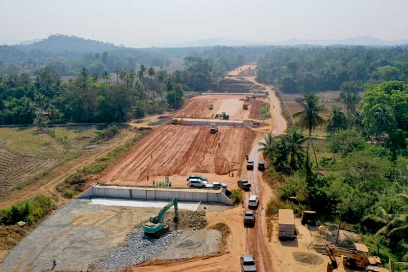 මධ්‍යම අධිවේගී මාර්ග ටෙන්ඩරය :                                                                     රු.බිලියන 90ක් මහ දවල් මංකොල්ලකලා !                                  — ජනාධිපතිගේ මැදිහත්වීමක් ඉල්ලයි