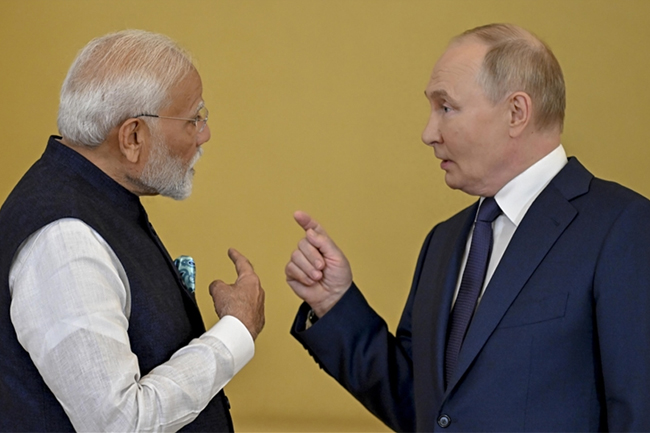 කිසිදු බලවේගයකට අප යටත් වන්නේ නැහැ :                                      රුසියාවෙන් අඛණ්ඩව තෙල් ගන්නවා                                                      – ඉන්දීය රජය නිවේදනයක්  නිතුත් කරමින් කියයි  