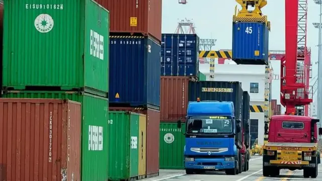 ශ්‍රී ලංකාවේ වෙළෙඳ හා සැපයුම් අංශවලට                                   මැදපෙරදිග යුද්ධය හේතුවක් වෙලා                                                            – වෙළෙඳ හා සැපයුම් අංශ අනතුරු ඇඟවීම් කරයි