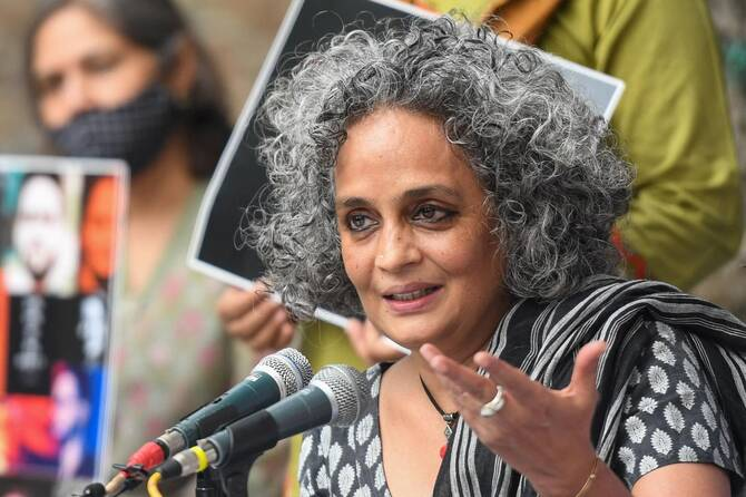 Indian writer Arundhati Roy says                                         she stands with Iran