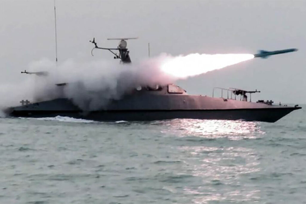  අවසරයක් නැතිව ආ හෝමුස් මැරීන් හවුලේ නැව් දෙකකට ප්‍රහාර ! ඉරාන විප්ලවවාදී බලකාය වගකීම භාර ගනී