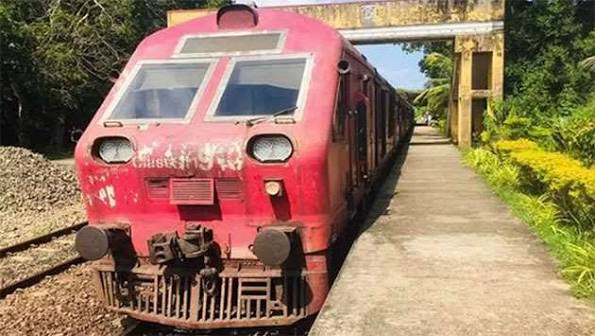 කොළඹ එද්දී සාගරිකා යළිත්  පනී !