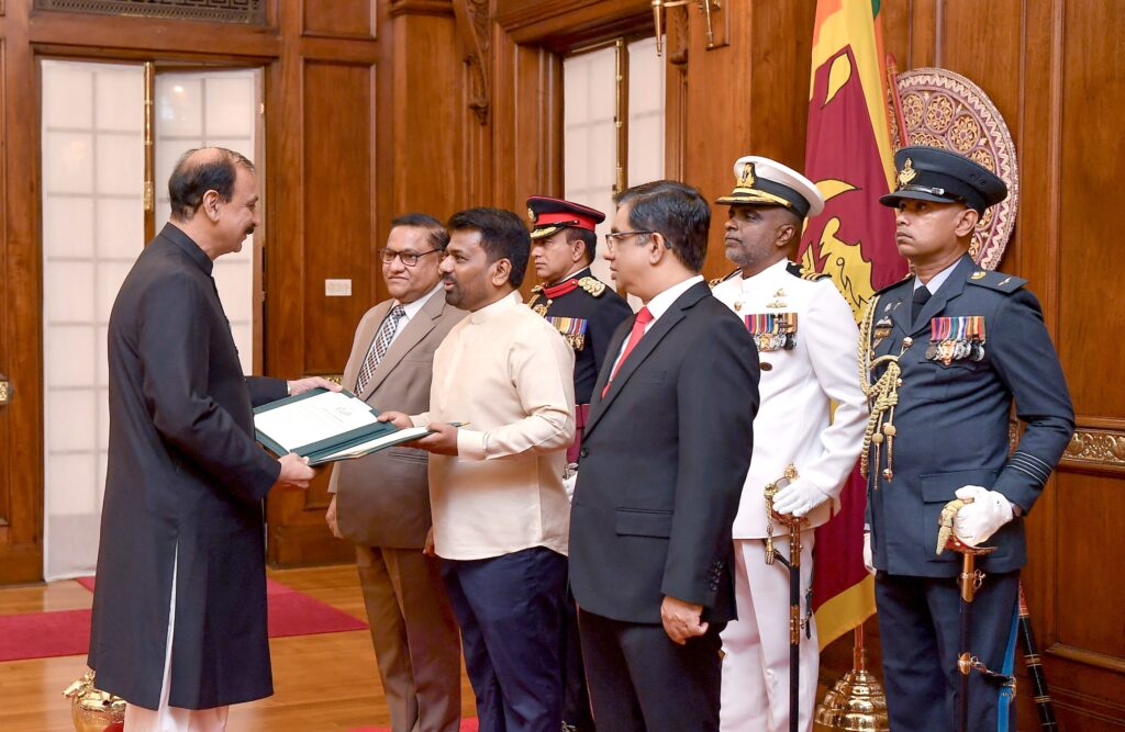 පකිස්ථාන නව මහ කොමසාරිස්                                                                    ශ්‍රී ලංකා ජනපතිට අක්තපත්‍ර භාර දෙයි