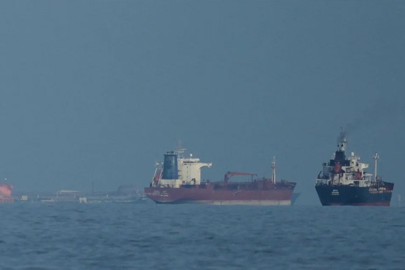 Oil back above $100 as US to blockade Iranian ports after peace talks fail  