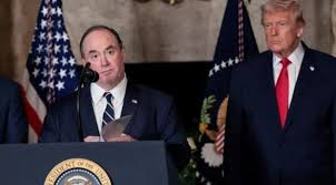 අමෙරිකාවේ නාවික ලේකම්ව ධුරයෙන් නෙරපයි