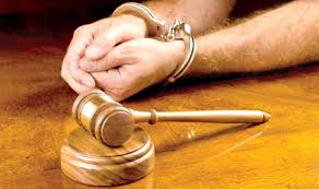 කොළඹ මැගසින් බන්ධනාගාරයේ ගැටුමකින් රැදවියකු මරුට                     — ජේරල්වරයකු සහ පාලිකාවක් අත්අඩංගුවට