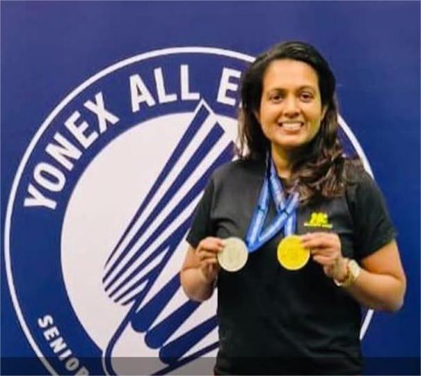 එංගලන්ත ජ්‍යෙෂ්ඨ බැඩ්මින්ටන් ශූරතා තරගාවලියේ දී                               නදීශා ට සහ දිනුක ට රන් –  රිදී පදක්කම්