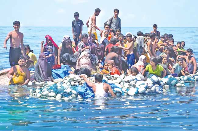 අන්දමන් මුහුදේ දී ට්‍රෝලර් යාත්‍රා­වක් පෙරළී                                              සර­ණා­ග­ත­යන් 250ක් අතුරුදන්