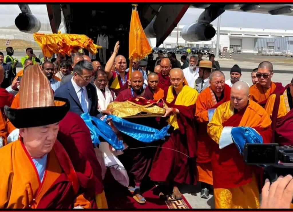 මොංගෝලියාවට ප්‍රථම වරට සැරියුත් මුගලන්                                  අග්‍රශාවක ධාතූන් වහන්සේලා වැඩම කරවති