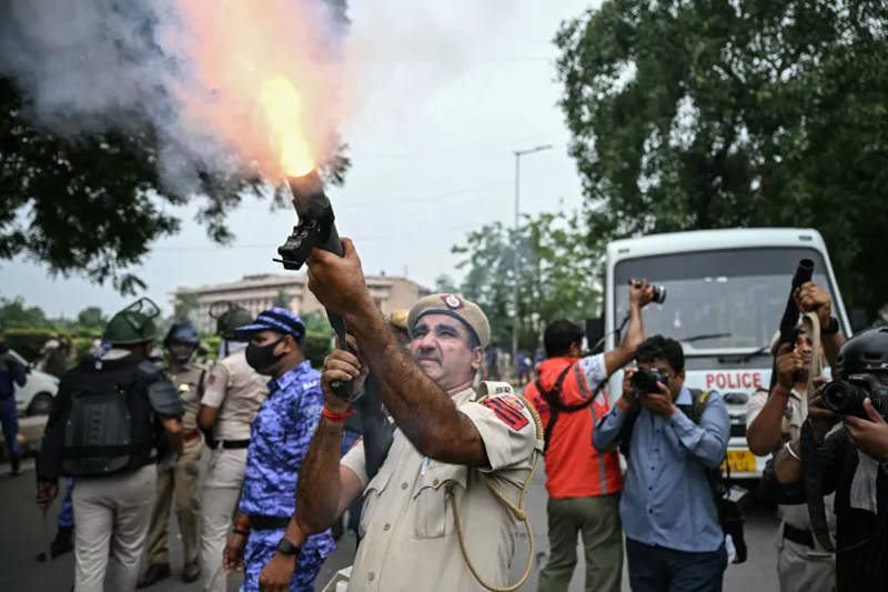 Police attack India’s Cockroach activists as thousands march on Indian parliament