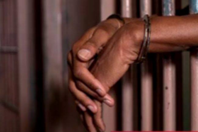 ගිනි අවි පෙන්වා  අවන්හලක් කොල්ලකෑ                                           ඇමැති ආරක්ෂකයන්ට බරපතළ වැඩසහිත සිරදඬුවම්