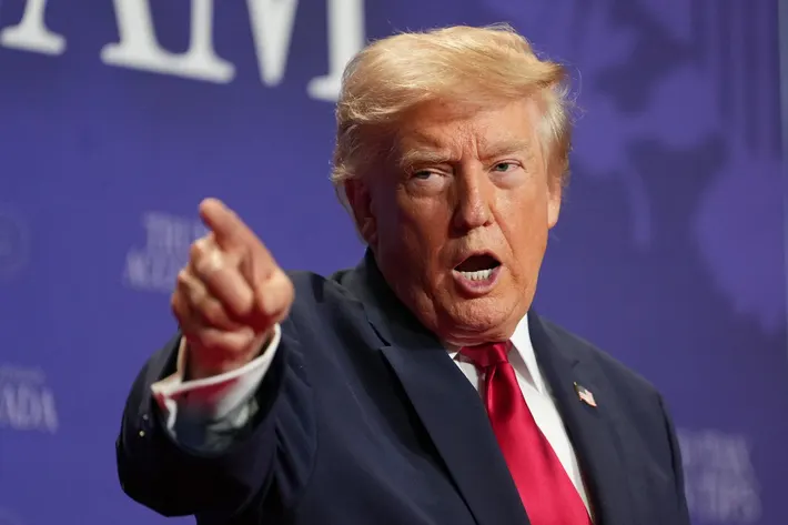 Hopes for Hormuz deal fade as Trump                        demands Iranian reparations