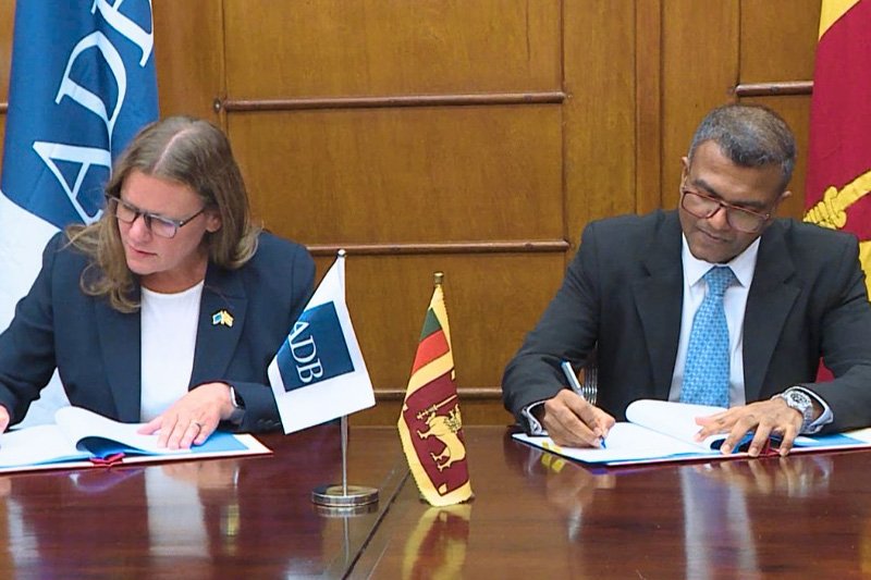 වෙළඳාම සහ ආයෝජන ප්‍රවර්ධනයට ශ්‍රී ලංකාව                                       ආසියානු සංවර්ධන බැංකුවෙන් ඩොලර් මිලියන 200ක් ණයට අරන්
