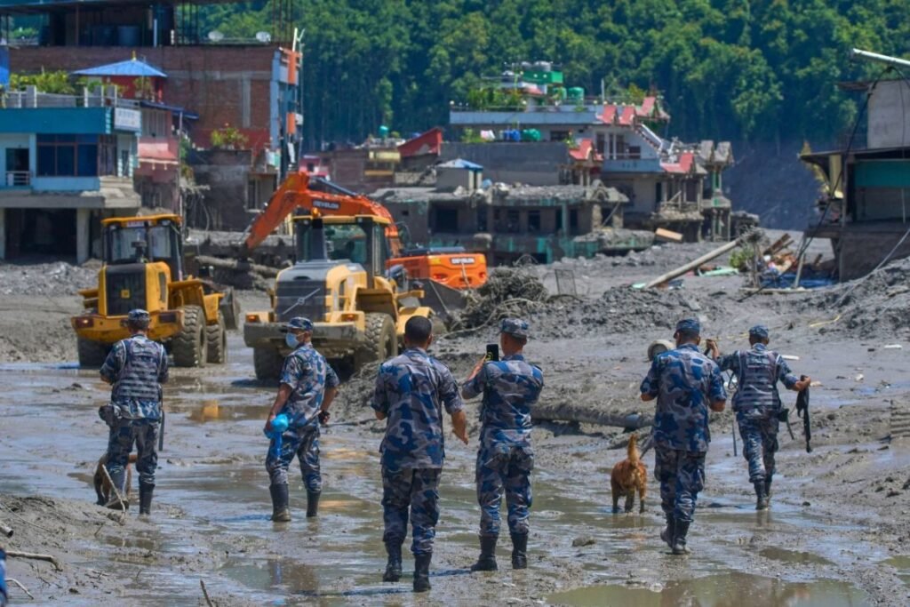 නේපාල – ටිබෙට් දේශසීමාමේ මිය ගිය ගණන 500කට වැඩි.! 1,400කට අධික පිරිසක් අතුරුදන්!