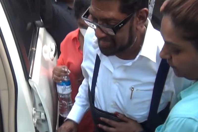   රජයට එක්කෝටි හතළිස් තුන් ලක්ෂයක් පාඩු කළ                                                                                                             හිටපු ඇමැති කෙහෙළියට ඇප : විදෙස් ගමන් තහනම්