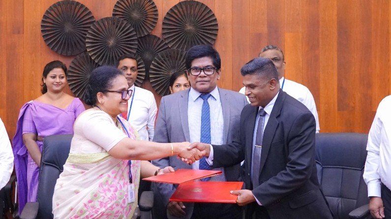 බදු පැහැර හැරීම් සහ මුදල් විශූධිකරණය වැළක්වන්න                                    ශ්‍රී ලංකා දේශීය ආදායම් – සුරාබදු දෙපාර්තමේන්තු                                                     අවබෝධතා ගිවිසුමකට එයි !
