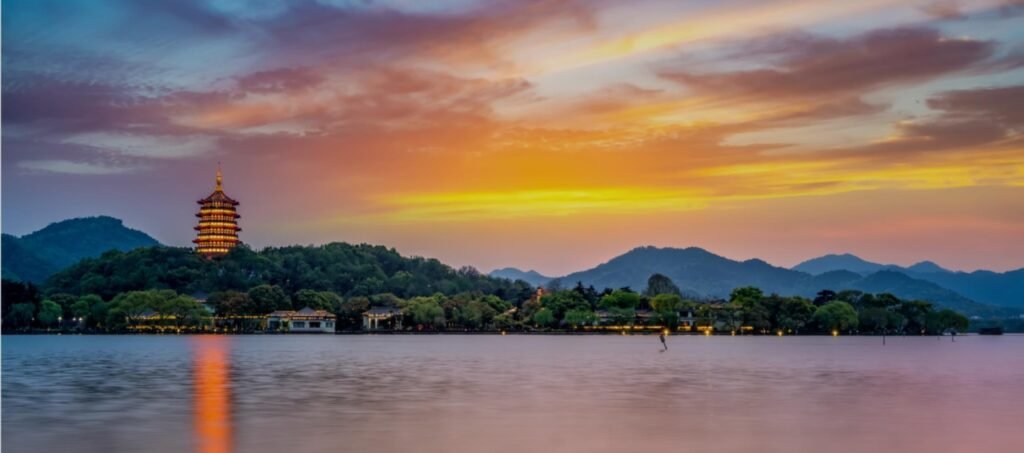 වසර 5000ක ඉතිහාසයකට උරුමකම් කියන                                            චීනයේ හැංෂෞ නගරය